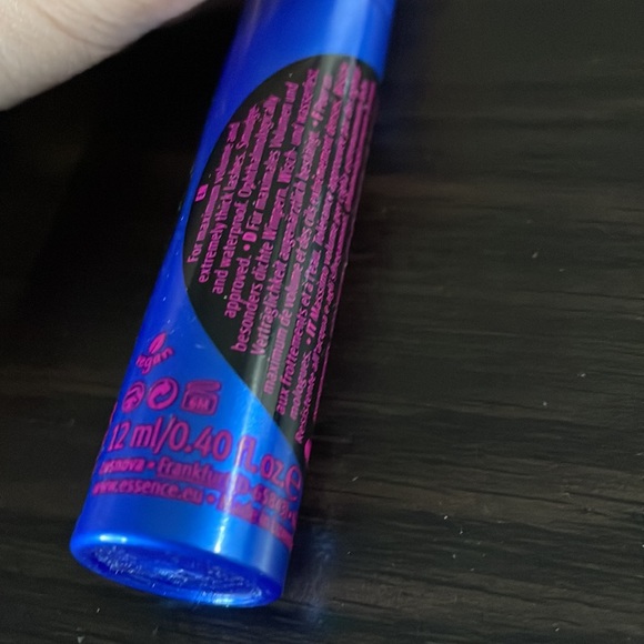 Sealed “get BIG! lashes” waterproof and smudge proof mascara - Picture 2 of 3